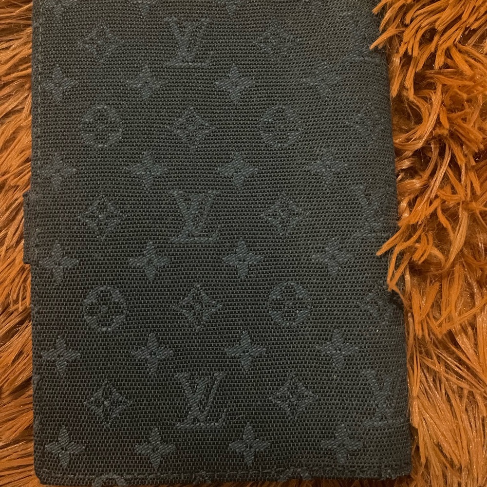 Authentic Louis Vuitton Agenda - Picture 3 of 8
